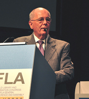 Winston Tabb speaking at the IFLA Annual Conference in Milan