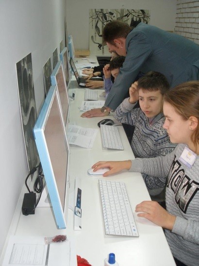 Children in Ukraine learning about safer internet use