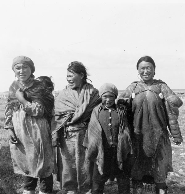 Group of Inuit Women, http://collectionscanada.gc.ca/pam_archives/index.php?fuseaction=genitem.displayEcopies&lang=eng&rec_nbr=5034108&title=A+group+of+Inuit+women+and+children+at+Eskimo+Point+%28Arviat%29+%5B1st+on+left%2C+Arloonaaq%2C++3rd+from+left+Aumow+%28could+also+be+Aumauk%29%2C+4th+Anita+Iblauk%2C+5th+Theresa+Angmak%5D++++&ecopy=e006609839-v6