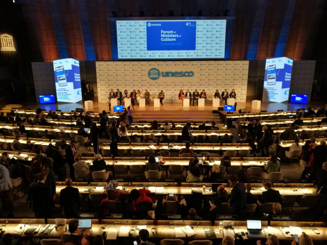 Culture ministers on stage at the Forum of Ministers of Culture at UNESCO Headquarters. 