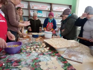 Library volunteers prepare food
